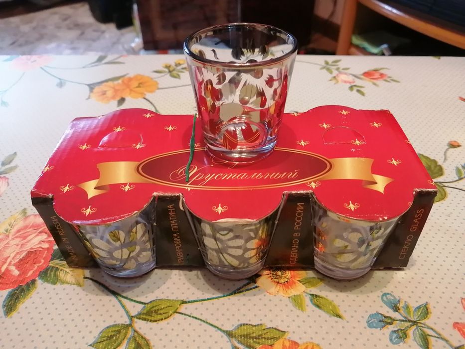 Продам рюмки новые 6 штук.ПИШИТЕ СООБЩЕНЯ В ОЛХ.