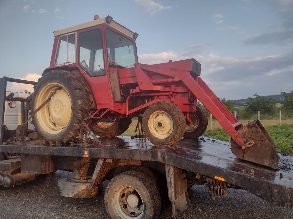 Dezmembrez Tractor Internațional 685