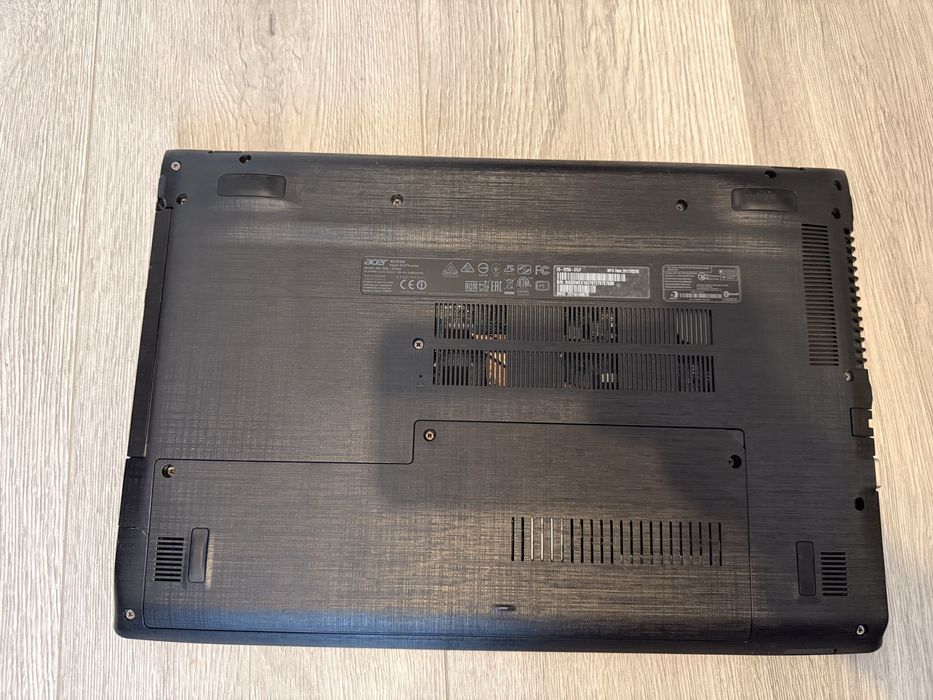 Laptop Acer Aspire E5-575G i3-7100U CPU 2.40GHz (4 CPUs), 8gb ram