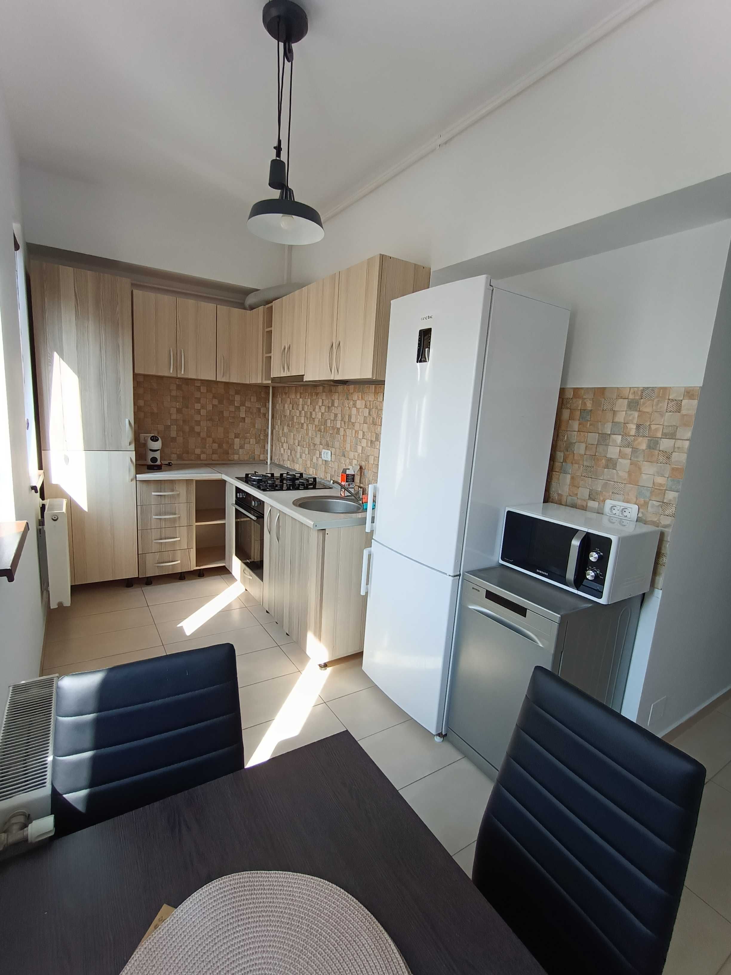 Proprietar, inchiriez apartament cu doua camere