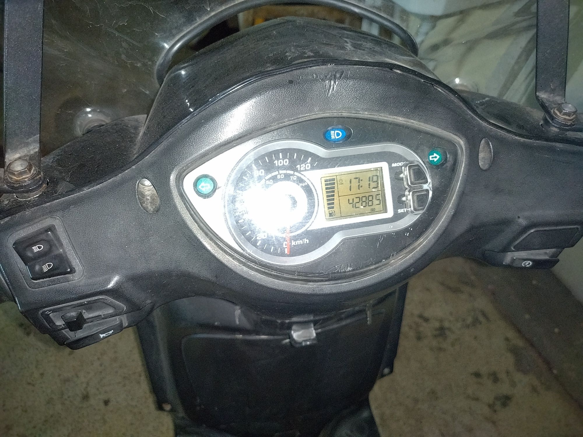 Peugeot tweet 125 cc