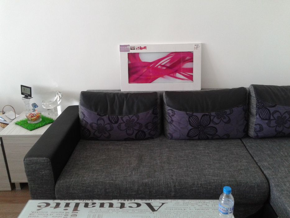 Намалена от 57 лв-Картина абстракт стъкло в циклама фуксия