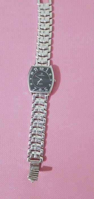 Продам серебряные часы