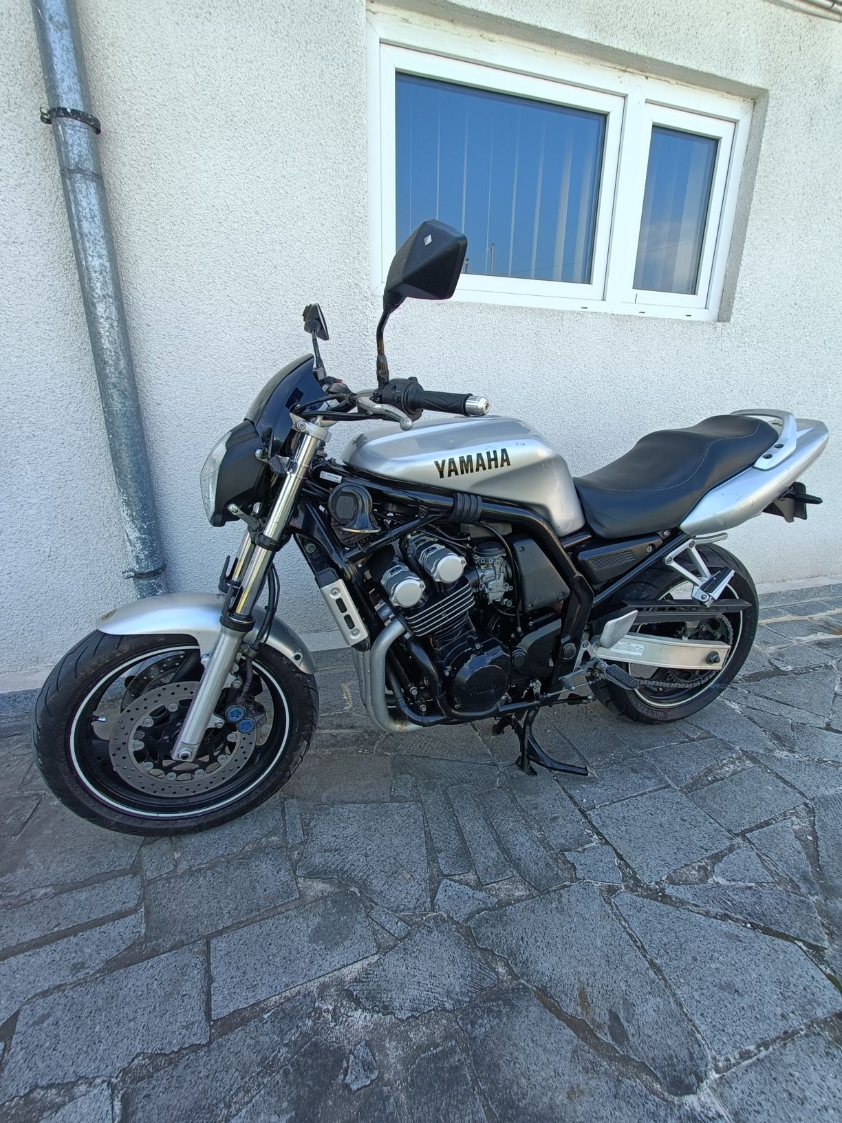 Vând Yamaha FZS 600