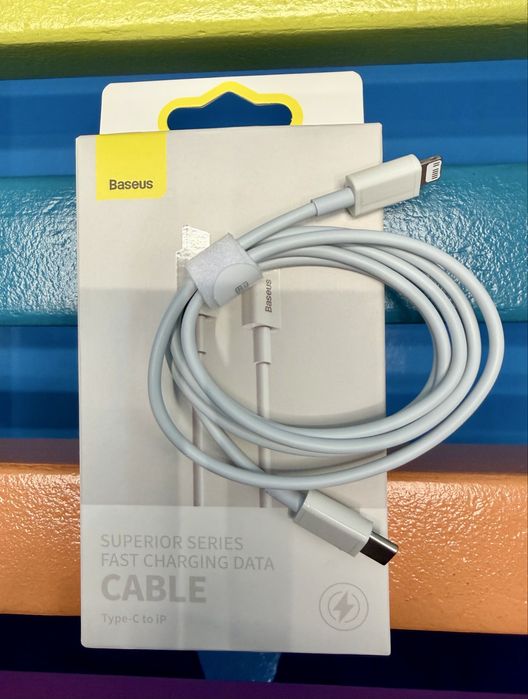 IPhone 12. 356GB. Pachet cu accesorii multuple