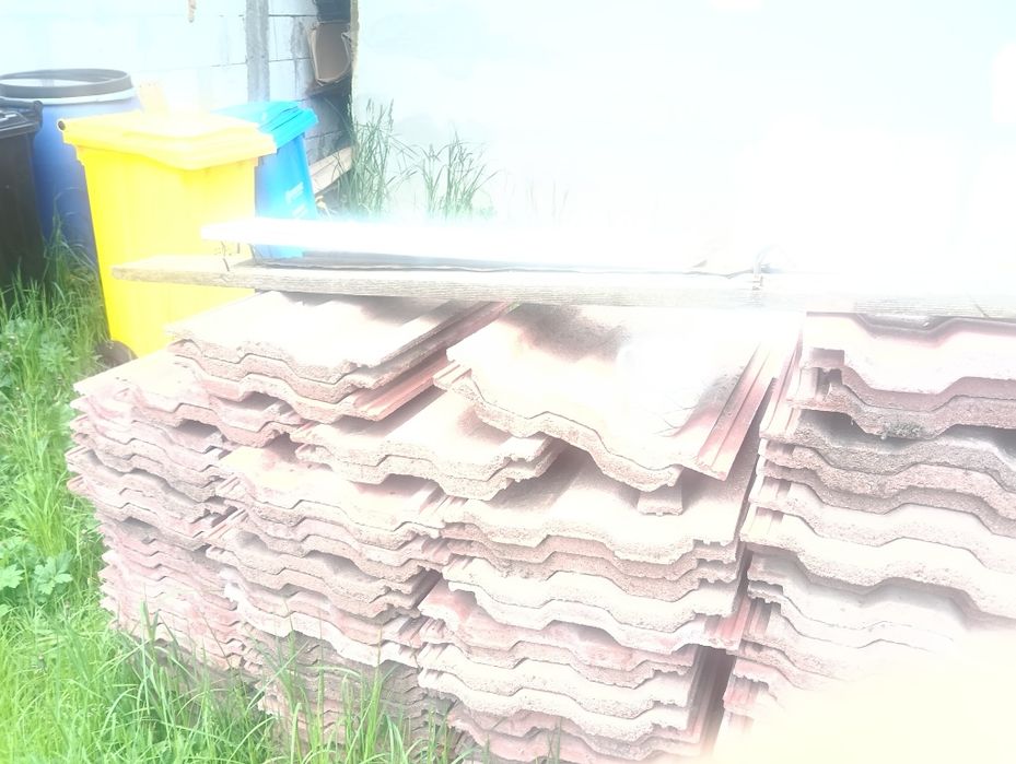 Vând țiglă ceramică 1 leu bucata . Total 900 bucăți