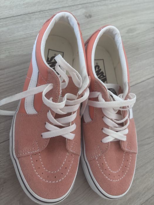 Tenesi din piele intoarsa Vans