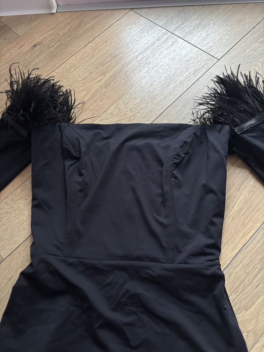 Елегантна рокля с пера Mijel