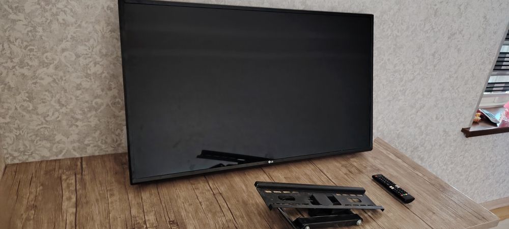 Продается телевизор LG 43LM5772 SMART NEW. Kronshtayni bilan birga.