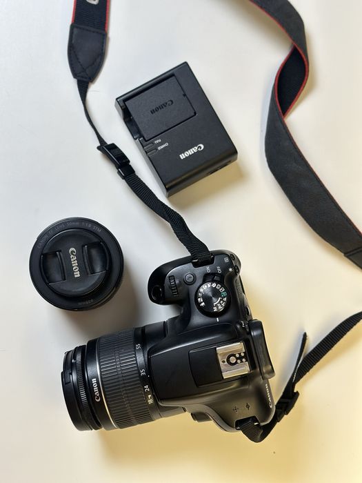Aparat foto DSLR Canon EOS 1300D + 2 obiective (18–55mm & 50mm)