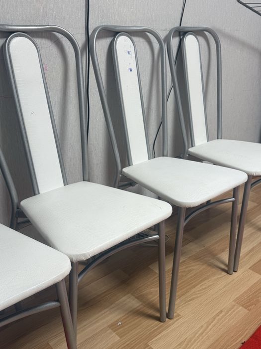 Продается стол с стульями