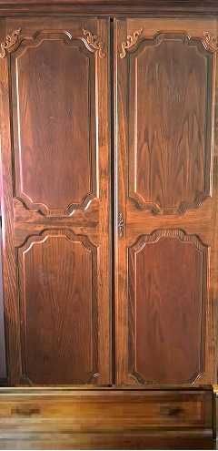 Vand mobila de sufragerie eleganta, formata din 4 corpuri