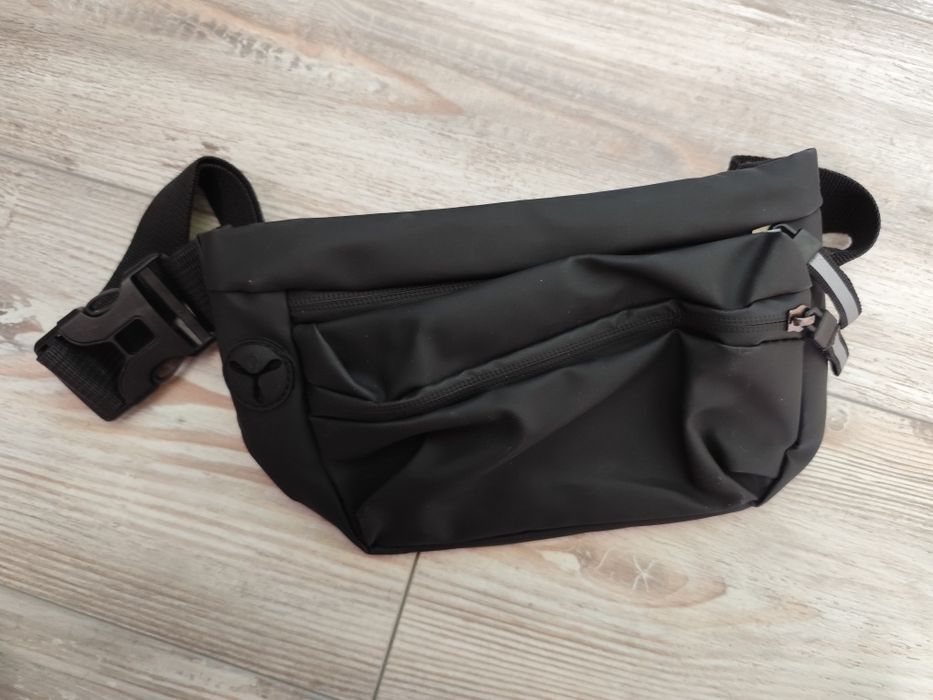 Черна спортна чантичка за кръст
