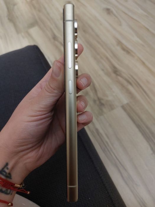 Samsung Galaxy S24 ultra Gold