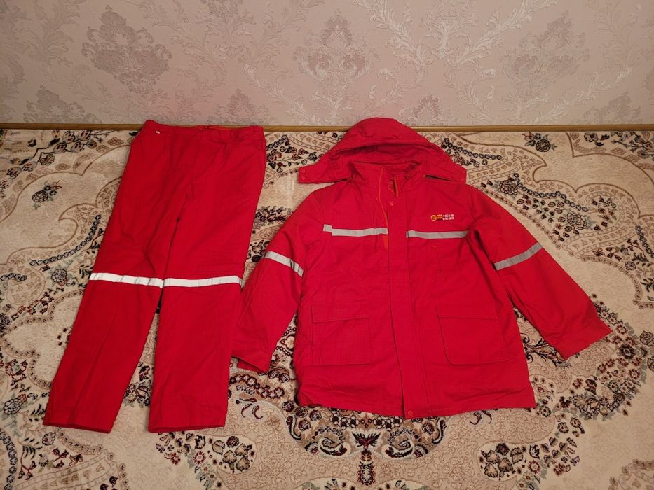 Продам СПЕЦОДЕЖДУ ЗИМНЯЯ,  размер  54 - 56, цена 16 000, в наличии 3шт