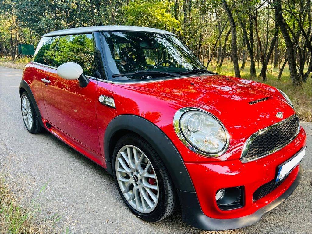 Mini John Cooper Works 1.6 Turbo 211 CP bine întreținută