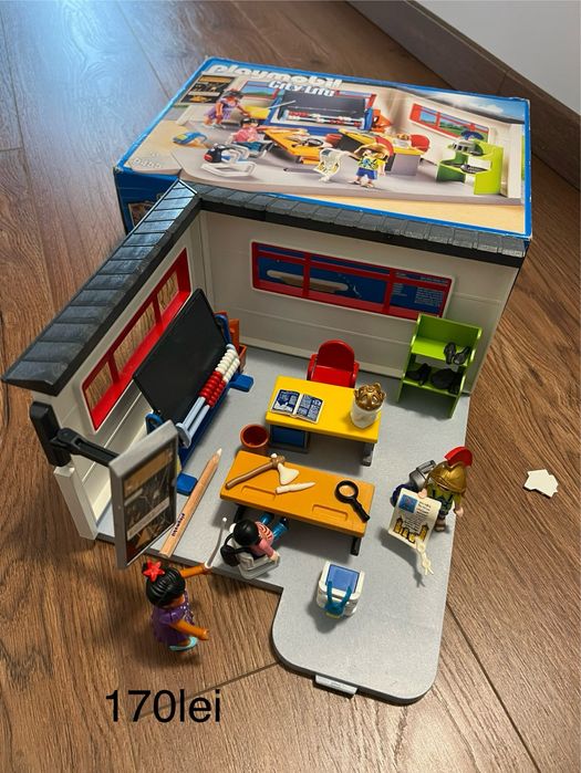 Vand playmobil in stare buna