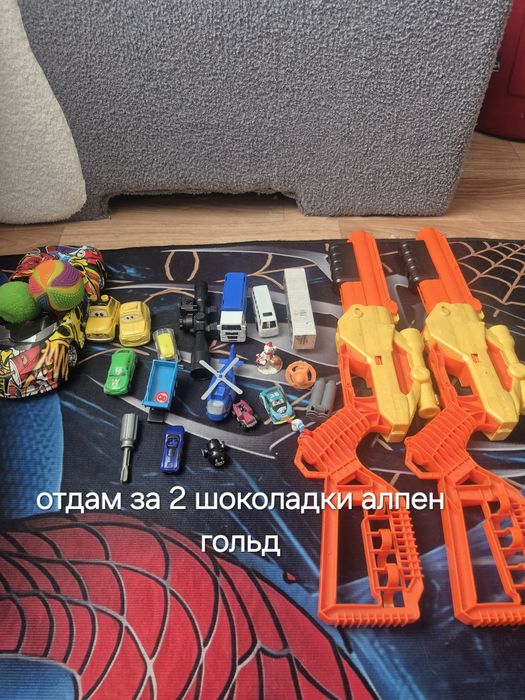 Отдам за 2 шоколадки