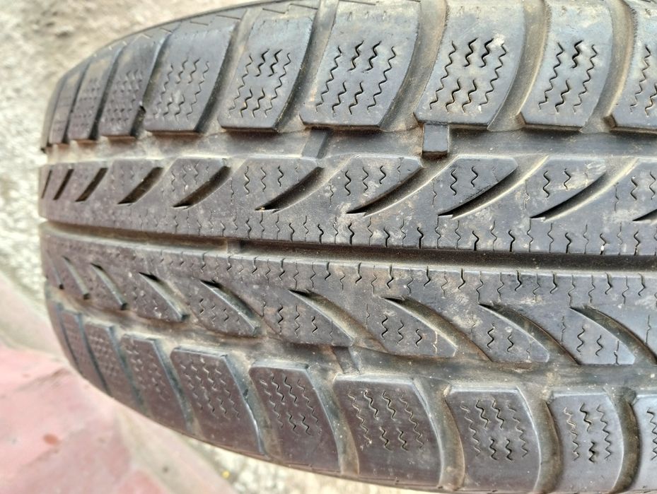 Шина 1 шт зима Hankook 185/60 R15