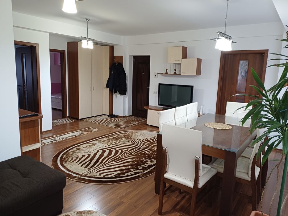 Inchiriez apartament