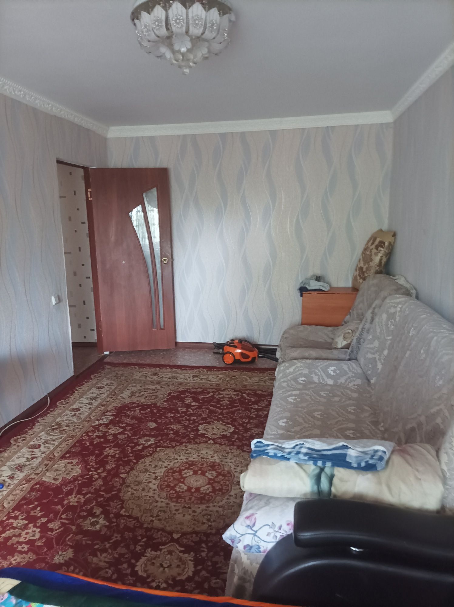 Продам 2 комнатную квартиру .  Срочно