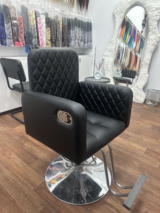 Продаю кресло, зеркало, тумбу ,помощник