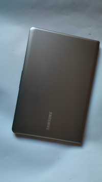 лаптоп Samsung  series 5 np530u4c забележки по корпуса
