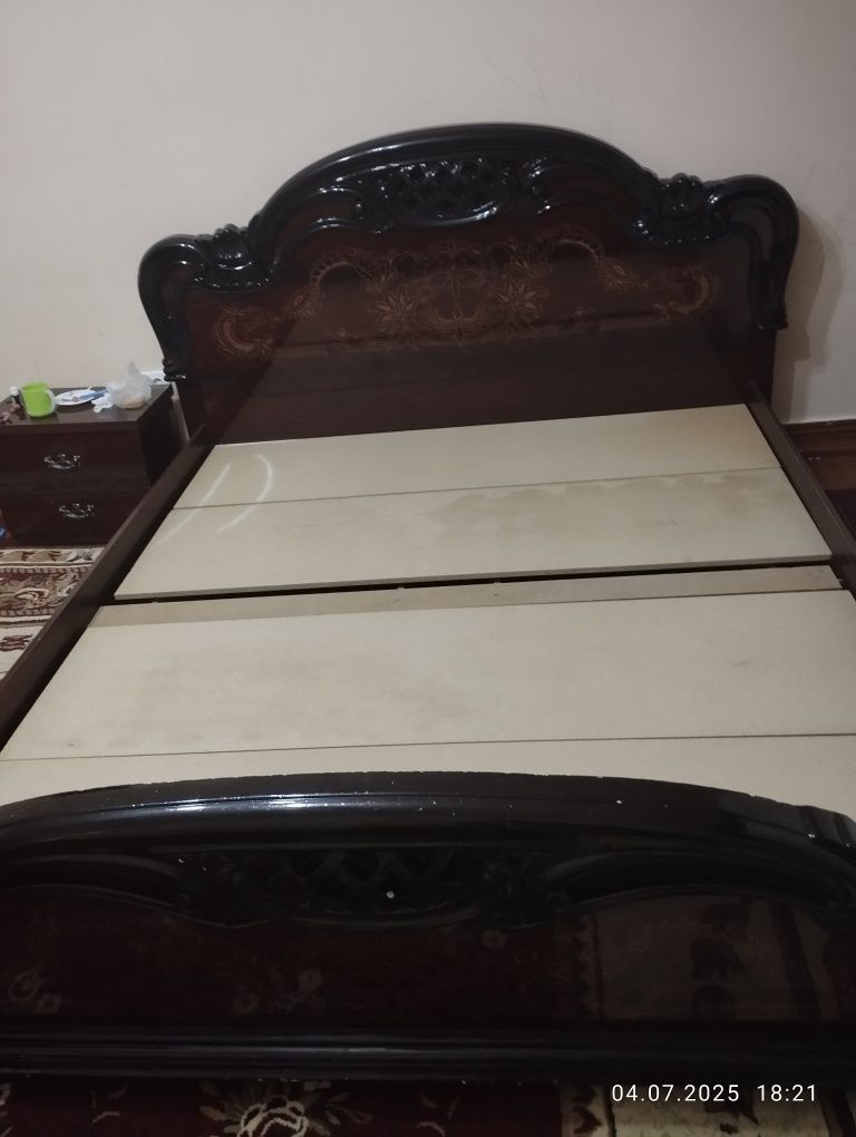Продам двухспальную кровать