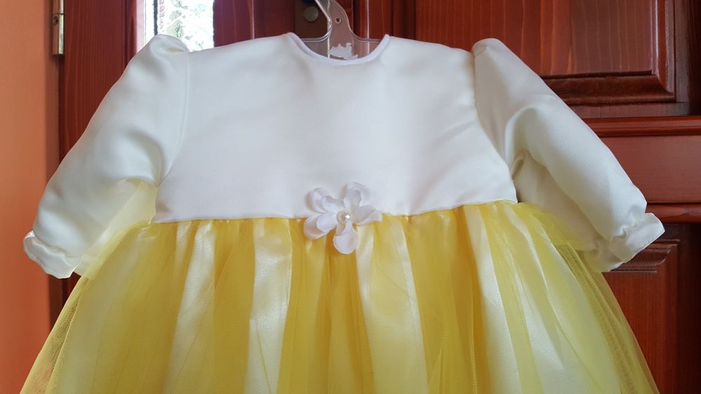 Rochița botez nouă, ivory cu galben, cu pantalonasi