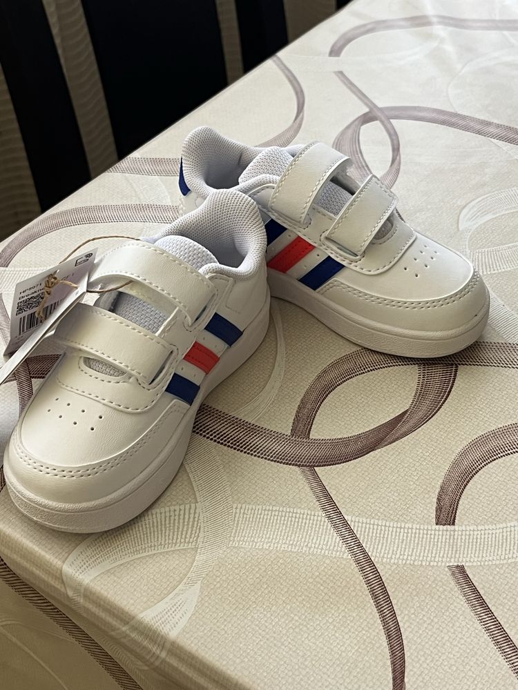 Нови, Adidas, 24 номер