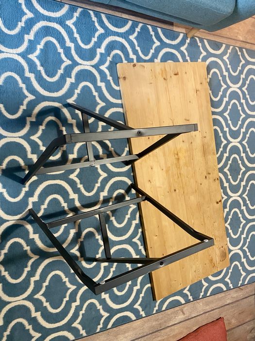 Маса/бюро от естествено дърво и метални крака