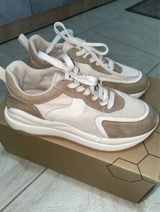 Продам кроссовки Berisstini