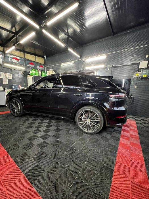 Folie auto Llumar + garanție – montaj profesionist București sector 4