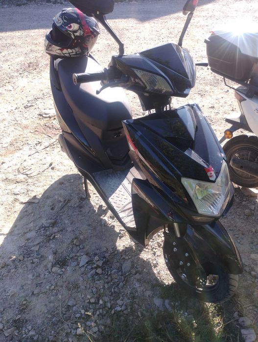 Dau la schimb scuter electric pe unul pe benzină