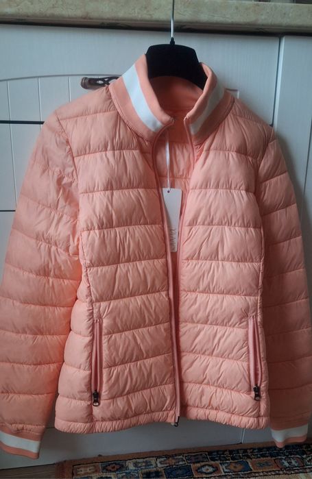 Juvia ново преходно яке