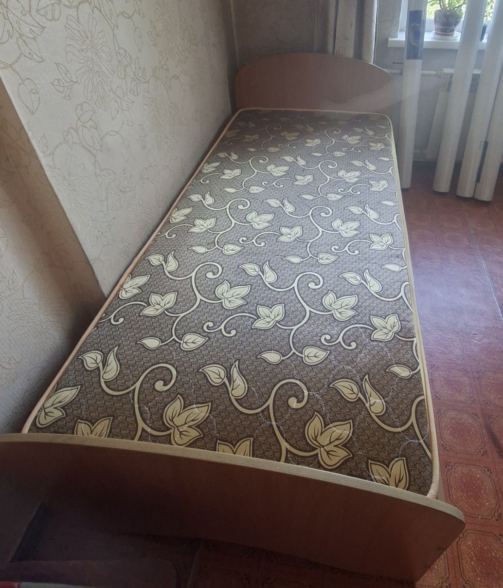 Кровать 1,5,б/у в хорошем состоянии