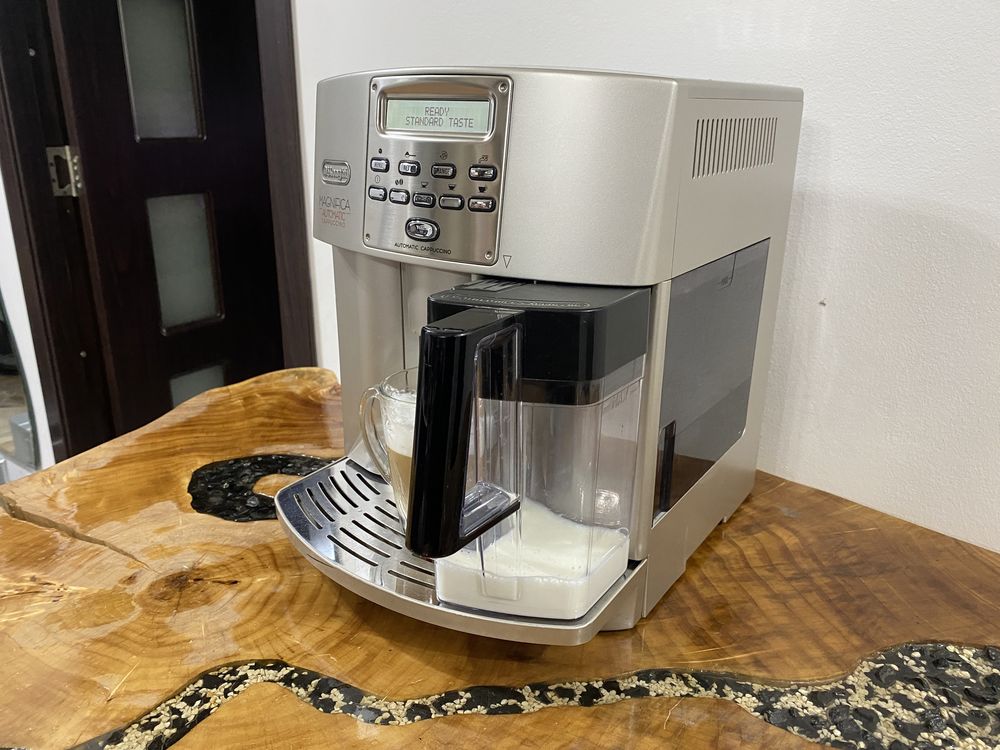 Expresor / espressor delonghi magnifica