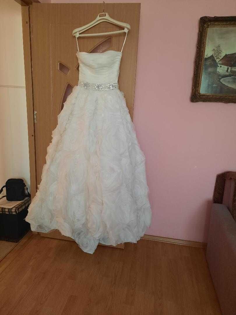 rochie lunga de mireasa