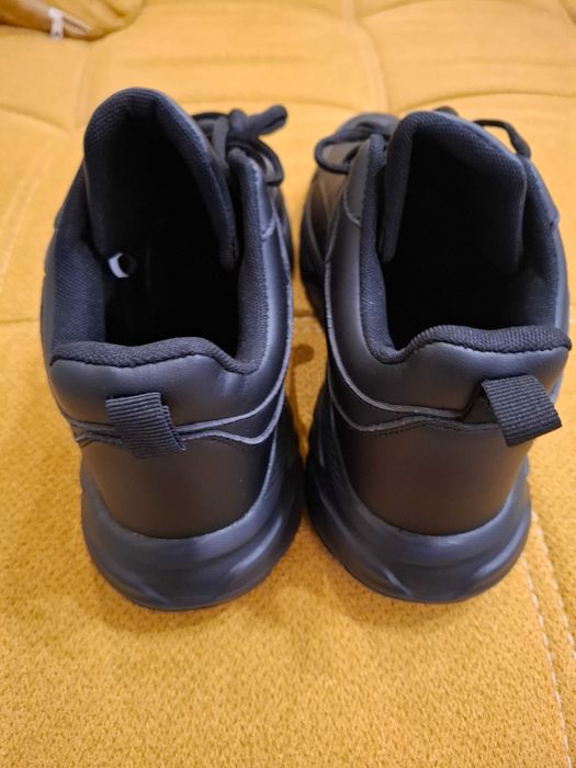 Продавам Нови обувки/маратонки, черни, номер 47