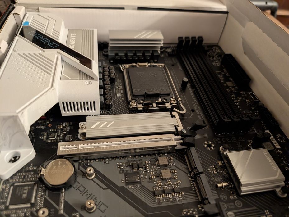 Placa de Baza LGA1851 Gigabyte Z890 Gaming X mATX ca noua boxed