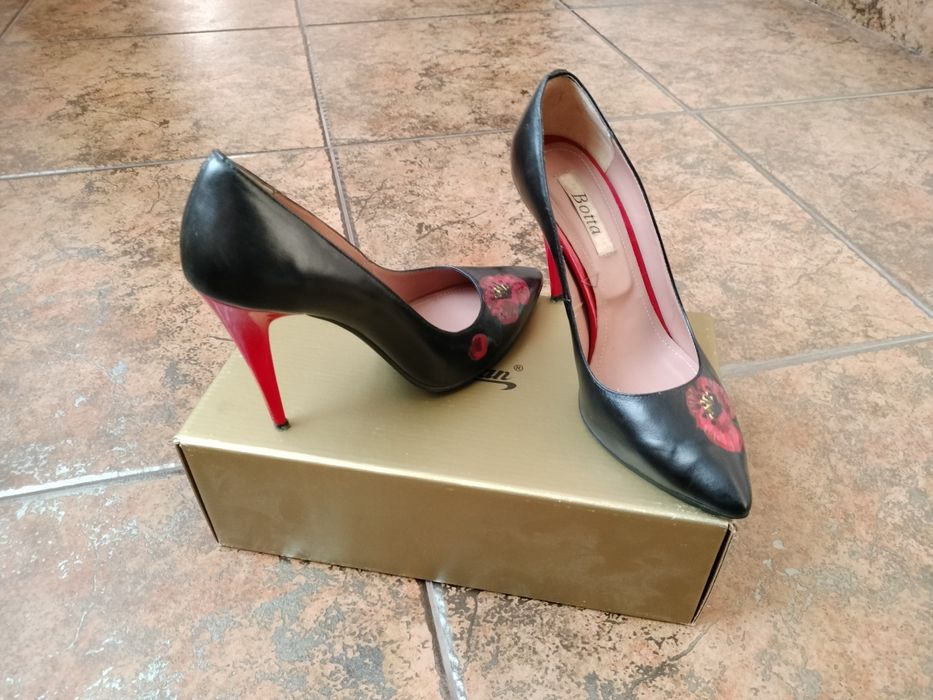 Pantofi eleganți din piele