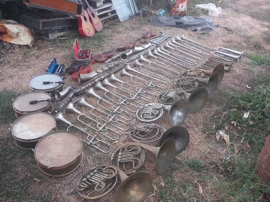 instrumente muzicale tambale saxofoane goarne viori