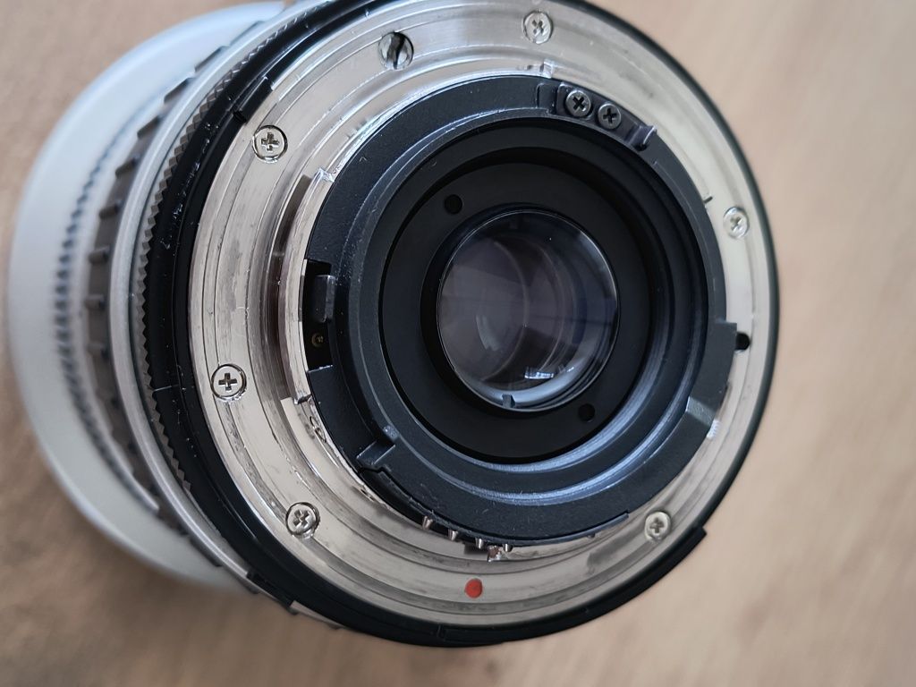 Cosina 19-35 mm за Nikon