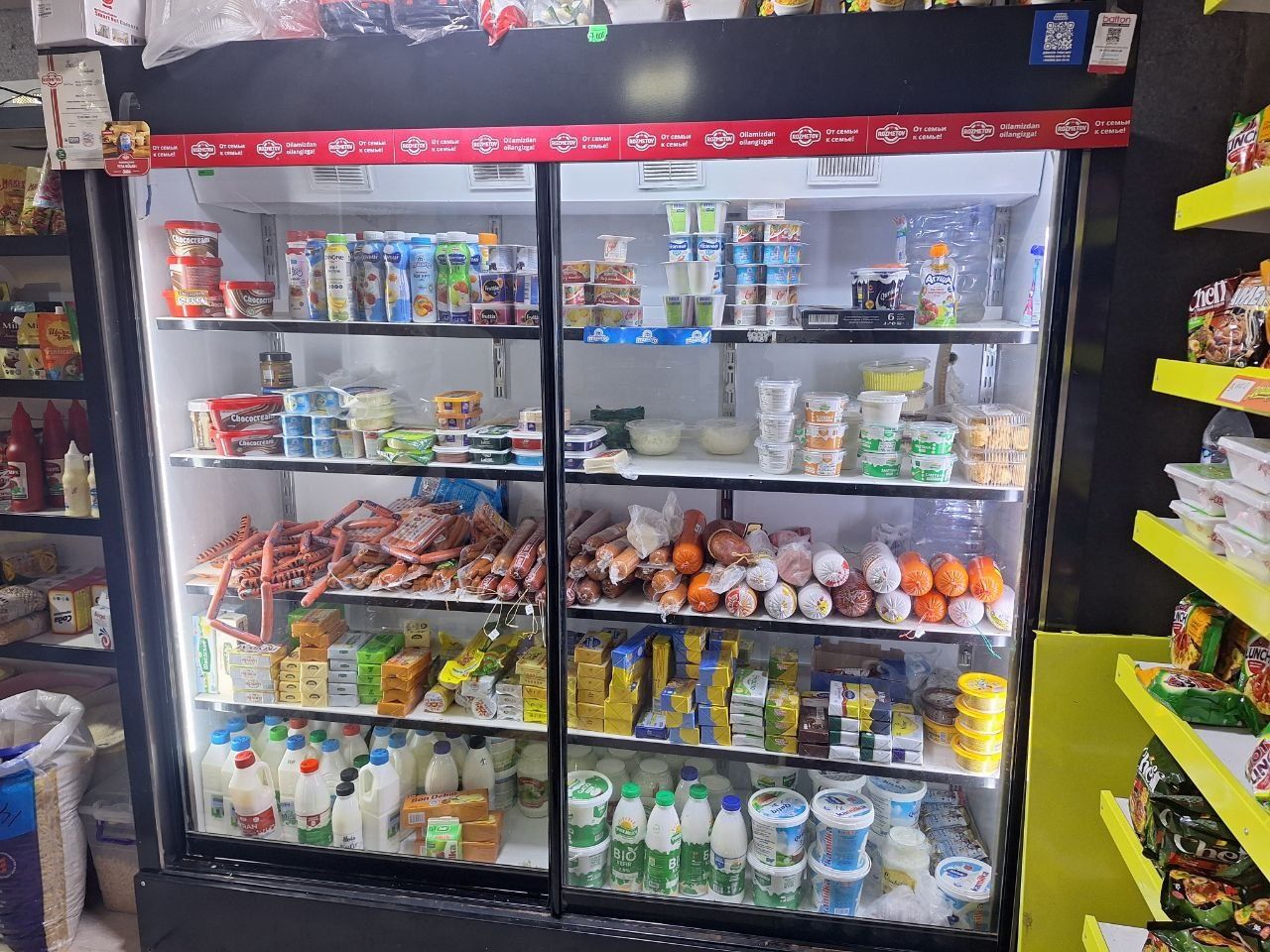Vitrina xolodilnik sotiladi ishlashi zor mator konditsanerniki
