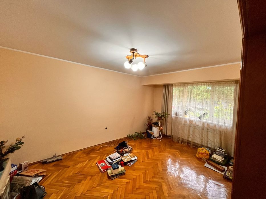 Se vinde apartament cu 3 camere