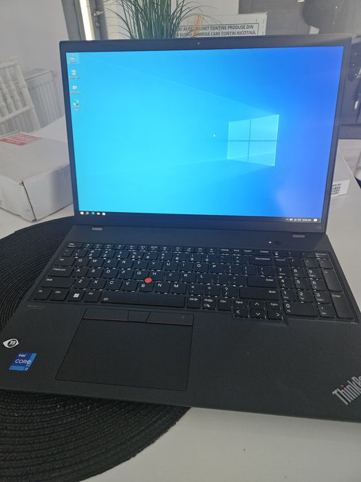 Laptop lenovo T16