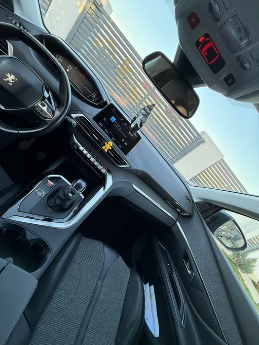 Peugeot 5008  an fabricație 2018