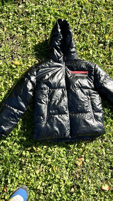 Geaca matlasată Prada Light Re-Nylon cu glugă