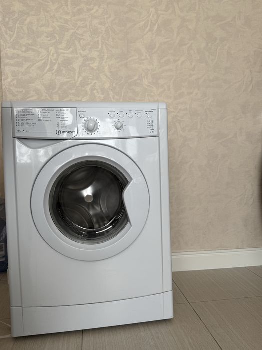 Машинка стиральная, Indesit б/у, продам за 25000 тыс тенге.