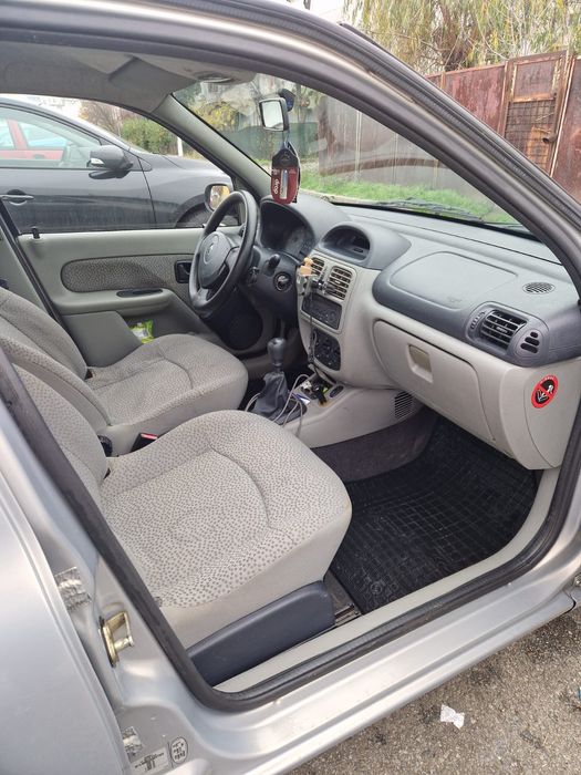 Se vinde Renault Clio2  2005 1.4